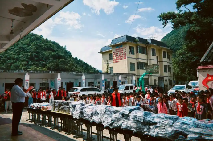 创艺装饰&ldquo;2025护学计划&rdquo;走进贵州阿依小学助力乡村教育发展